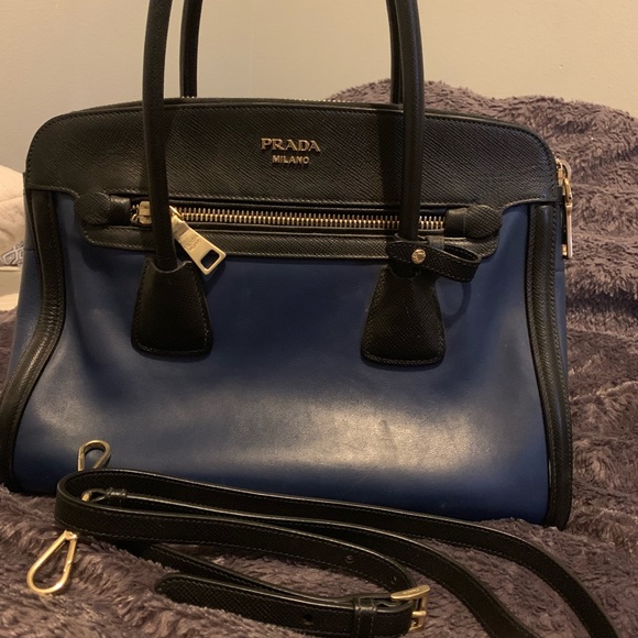 Prada handbag - Picture 1 of 8